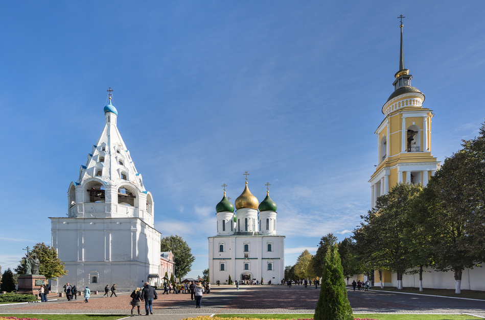 Соборная площадь Коломенского кремля