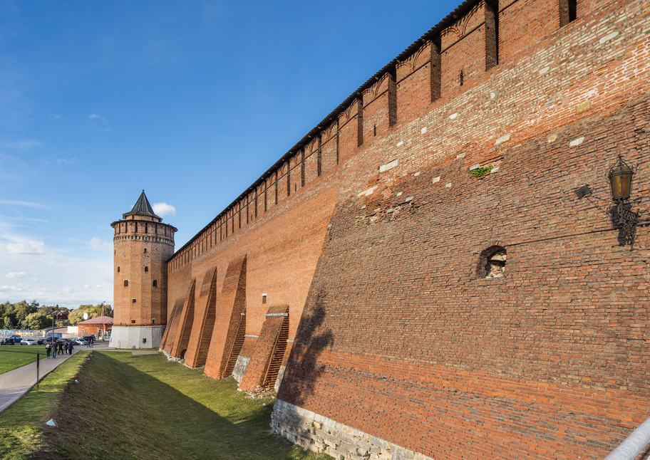 Западная стена Коломенского кремля и Маринкина башня
